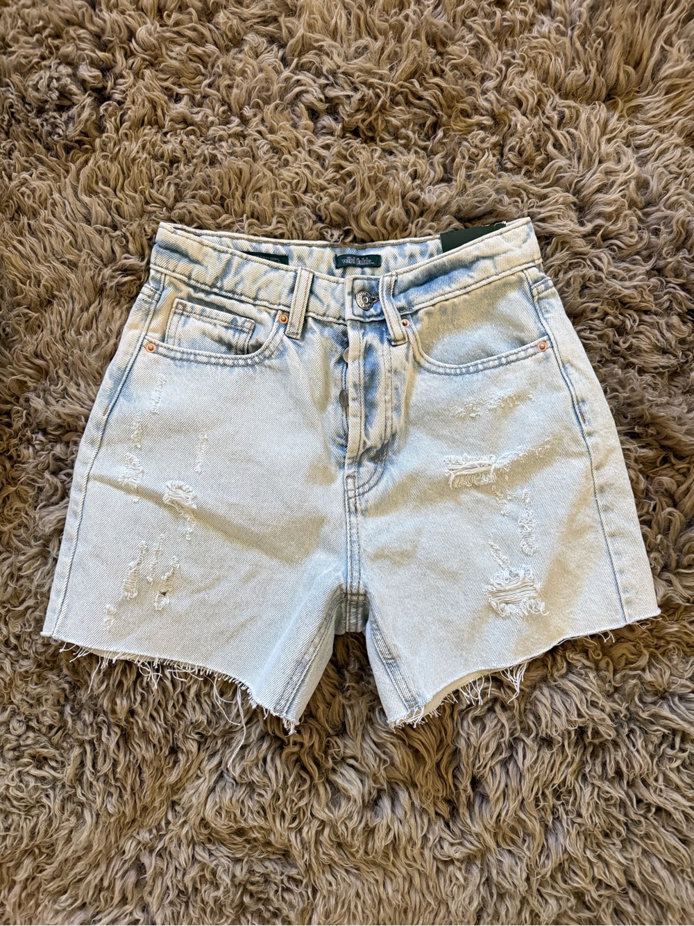 NWT Wild Fable Women 00 Waist 26”. Super High-Rise Cutoff Midi Jean Denim Shorts